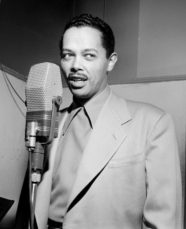 Portrait_of_Billy_Eckstine,_New_York,_N.Y.,_between_1946_and_1948_(LOC) - 