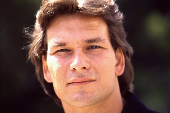 Patrick Swayze Portrait Session - LOS ANGELES - 1987:  Actor and dancer Patrick Swayze poses for a portrait at home in 1987 in Los Angeles, California. (Photo by Michael Ochs Archive/Getty Images)