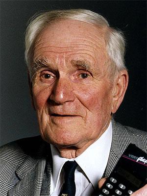 Desmond Llewelyn