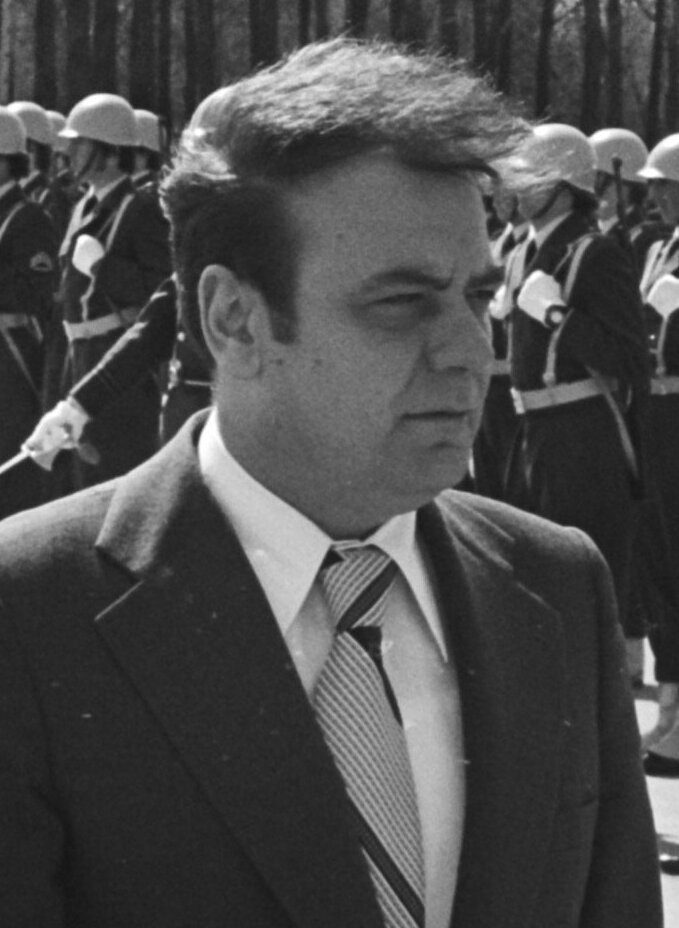 Petar Mladenov