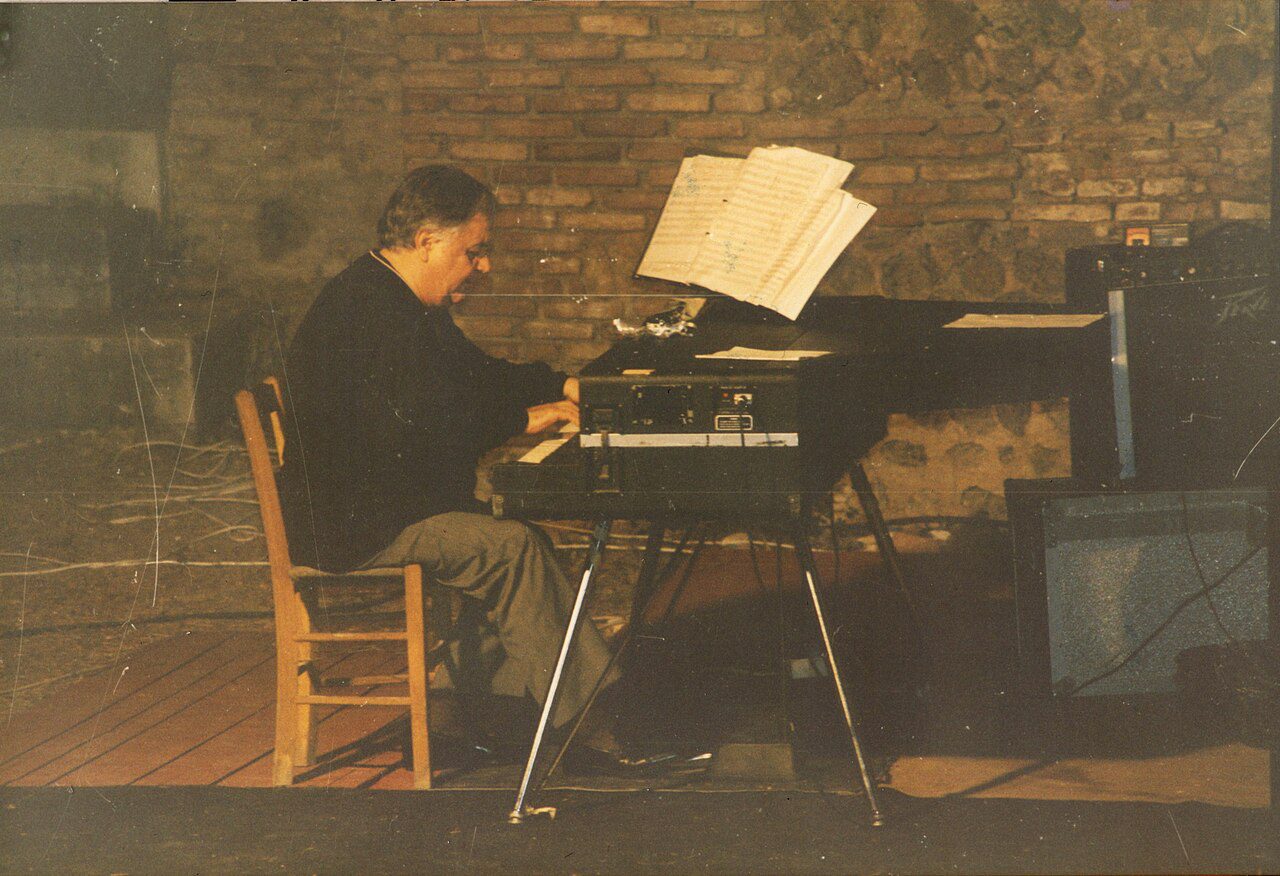Manos Hatzidakis
