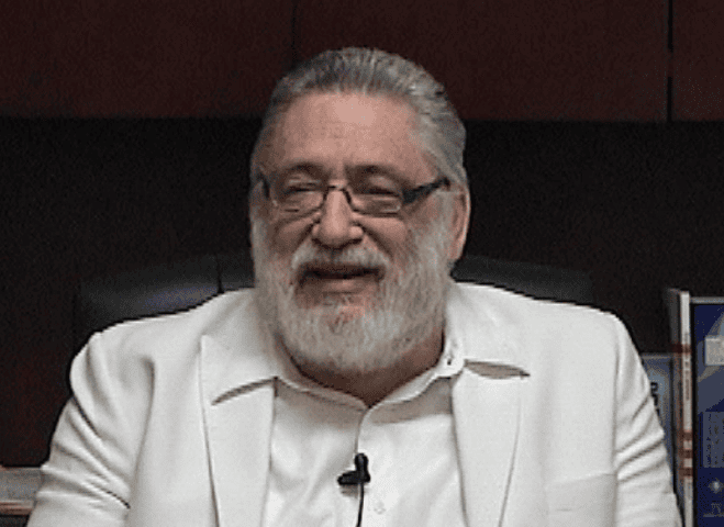 Rubén González